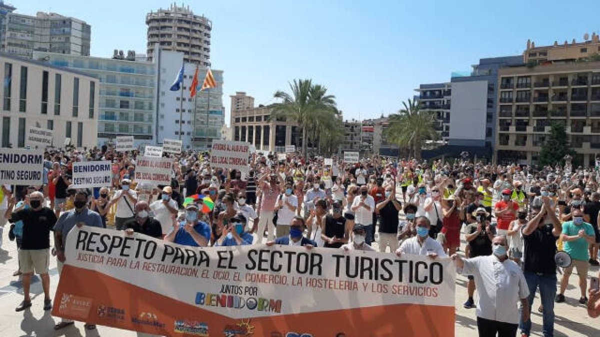 Clamor en Benidorm contra las restricciones al ocio y restauración
