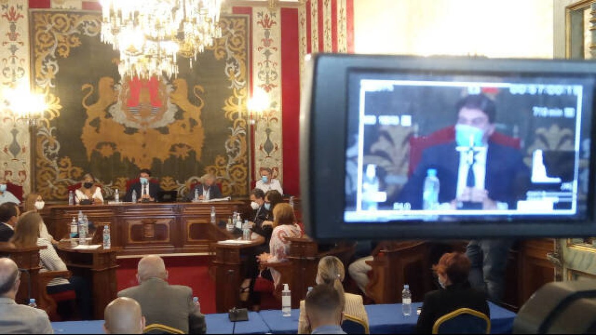 PSOE, Compromís y Podemos piden responsabilidades al alcalde por la difusión de un bulo / FOTO: O. Avellán