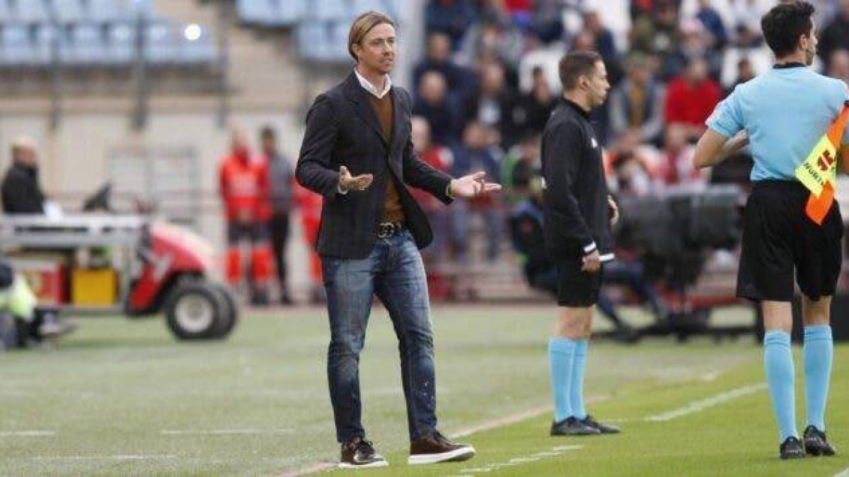 Guti, destituido como entrenador cuando el Almería es tercero