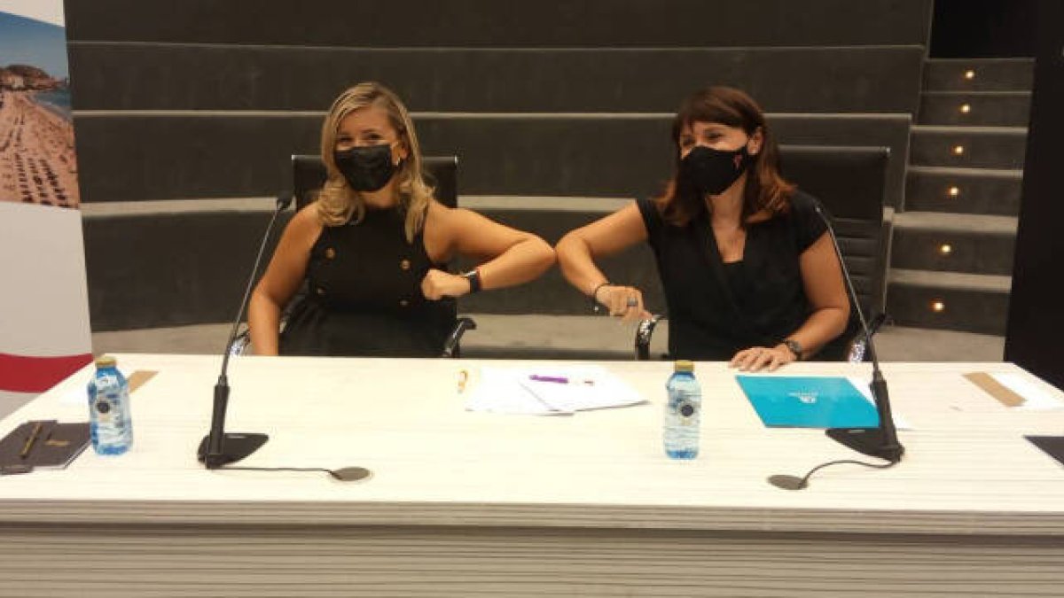 Mª Carmen Sánchez y Julia Parra han firmado un acuerdo de colaboración entre Ayuntamiento y Fundación ADDA / FOTO: O.A.