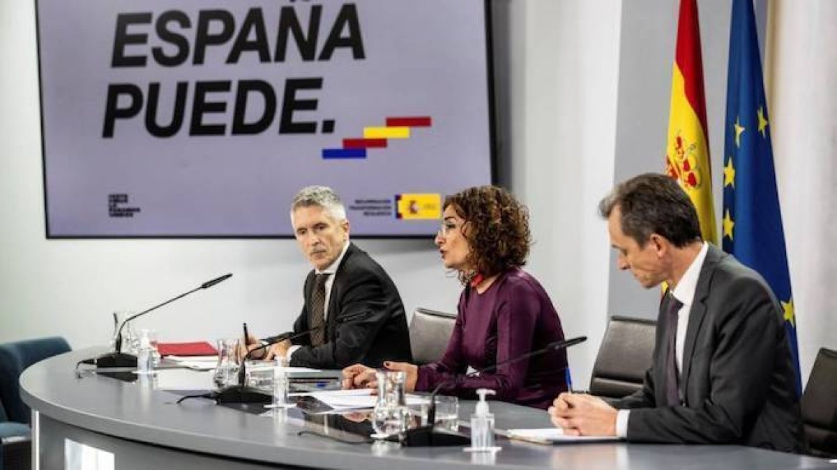 Usar el móvil al volante supondrá perder 6 puntos