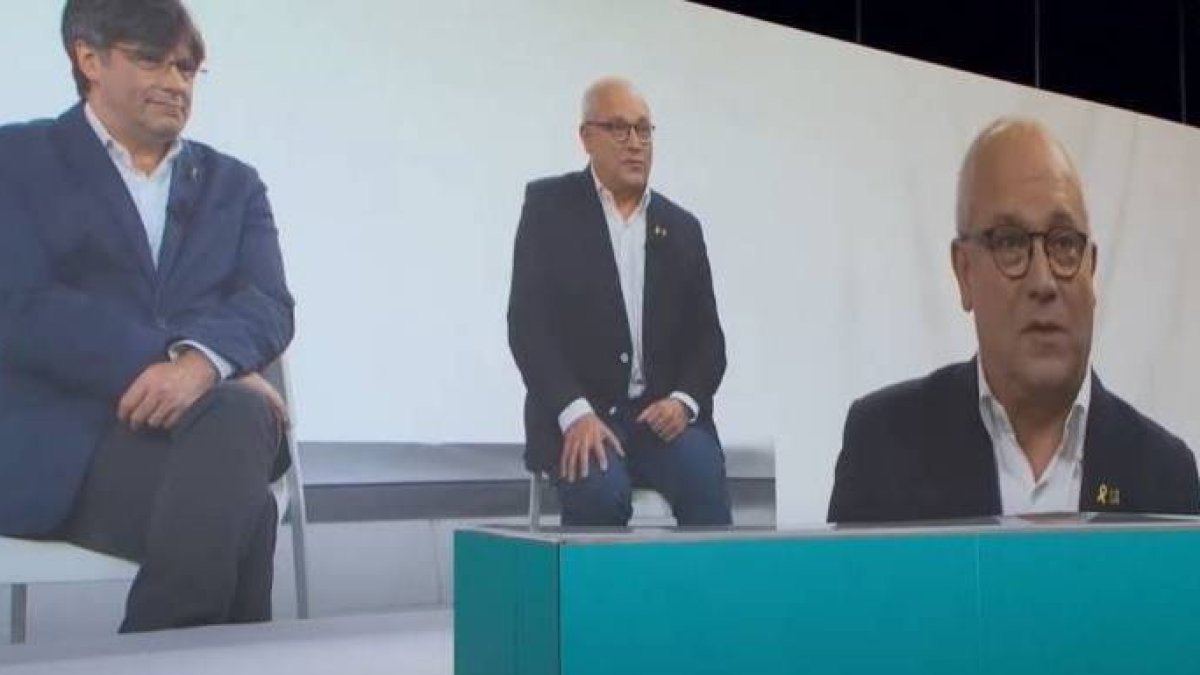 Puig, junto a Puigdemont, tras conocer la resolución de la justicia belga este jueves.