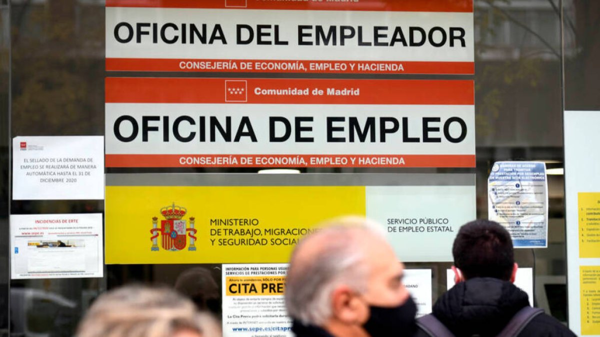 El peor diciembre en una década cierra 2020 con las cifras del paro disparadas