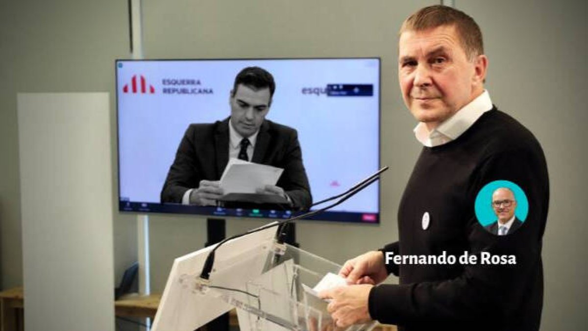 Montaje simbólico de Sánchez con Otegi y el logo de ERC