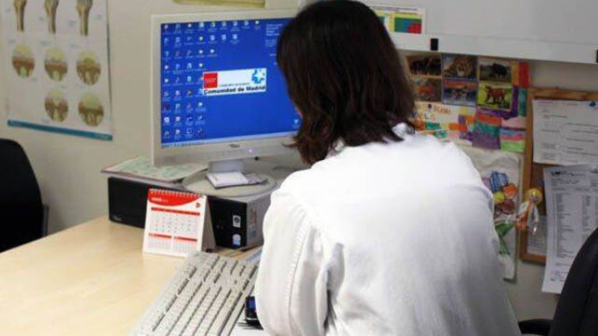 Los ordenadores de los médicos de familia tienen más de diez años y solo 2 Gigas de memoria RAM / FOTO: redaccionmedica.com