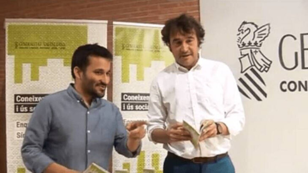 El conseller de Educación Marzà y el director de Polítca Lingüística Miguel Trenzano.