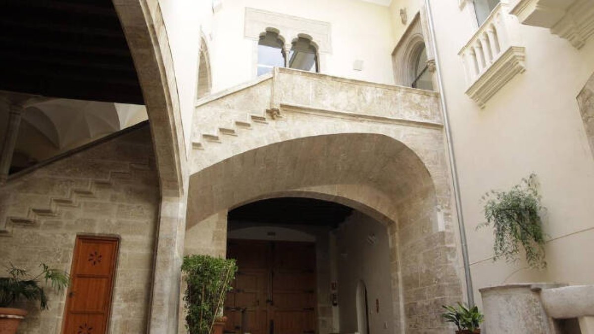 El palacio dels Català de Valeriola se queda pequeño para las necesidades de Oltra