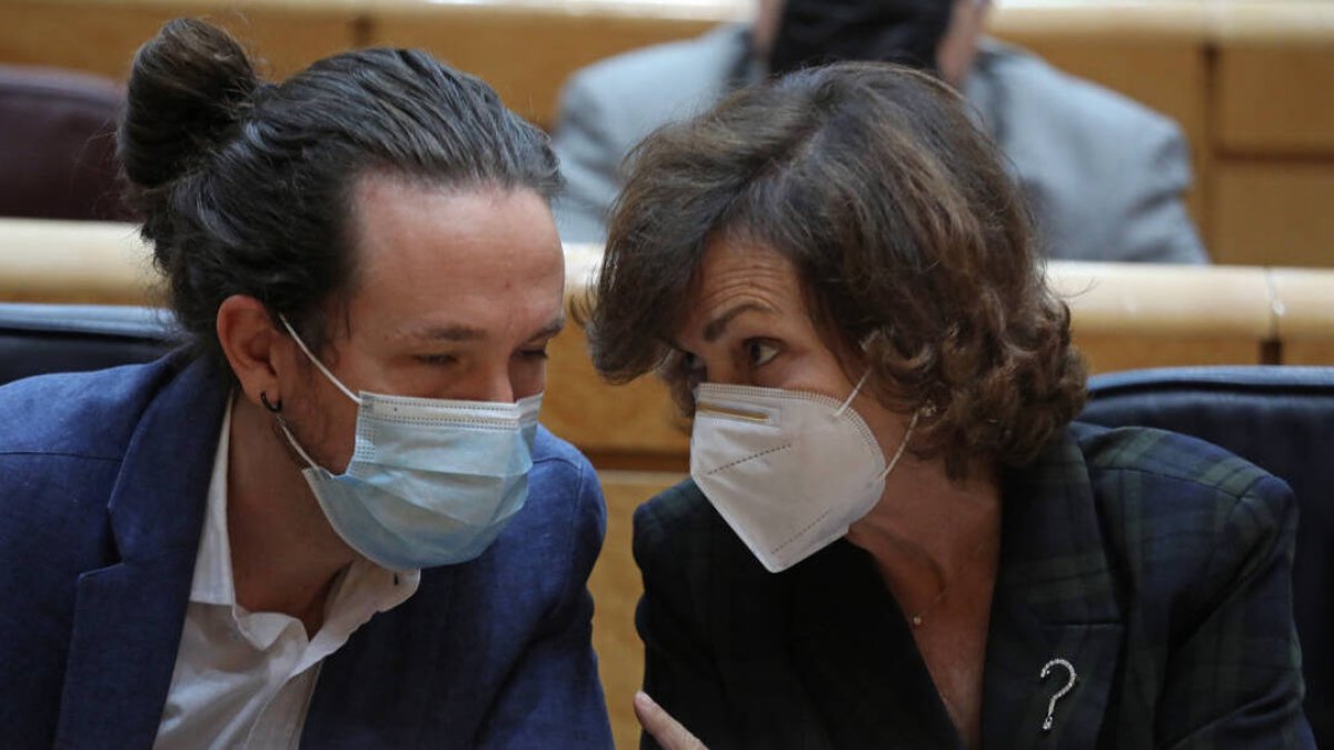 Carmen Calvo y Pablo Iglesias, en el Senado