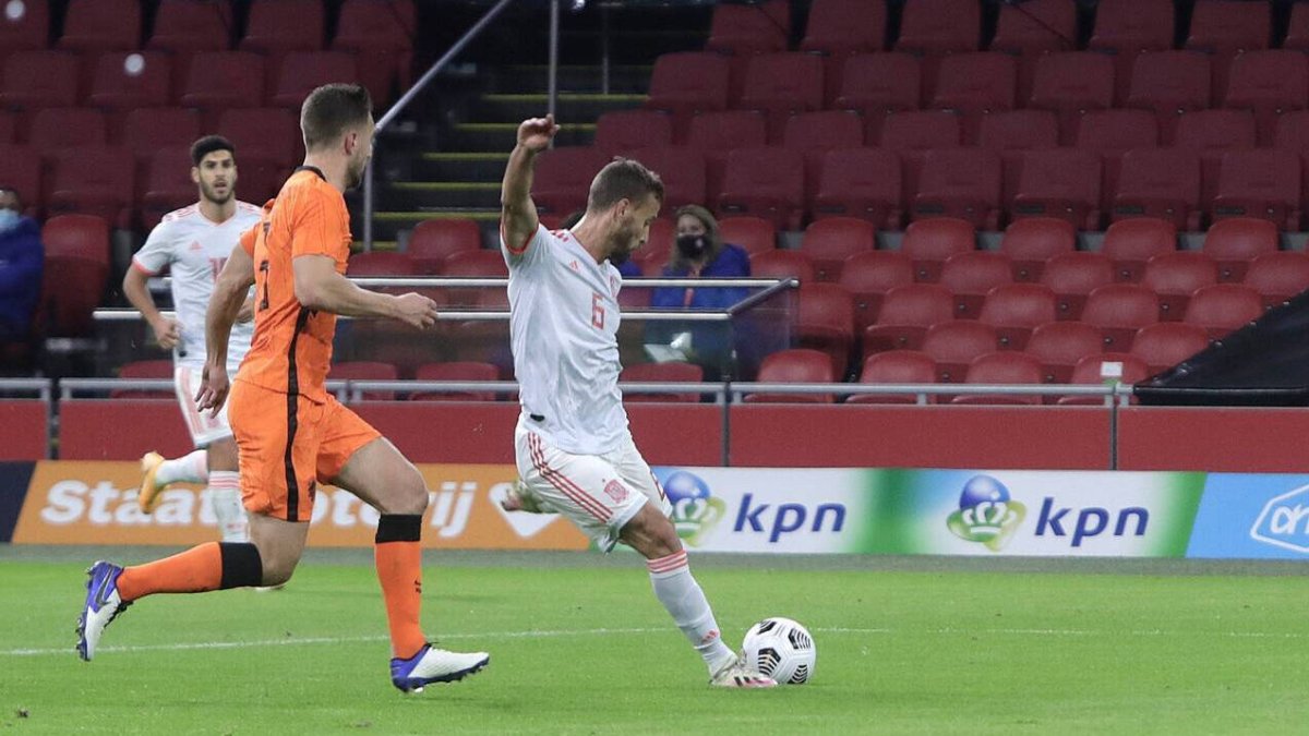 Canales, marcando el único gol de España en Amsterdam.