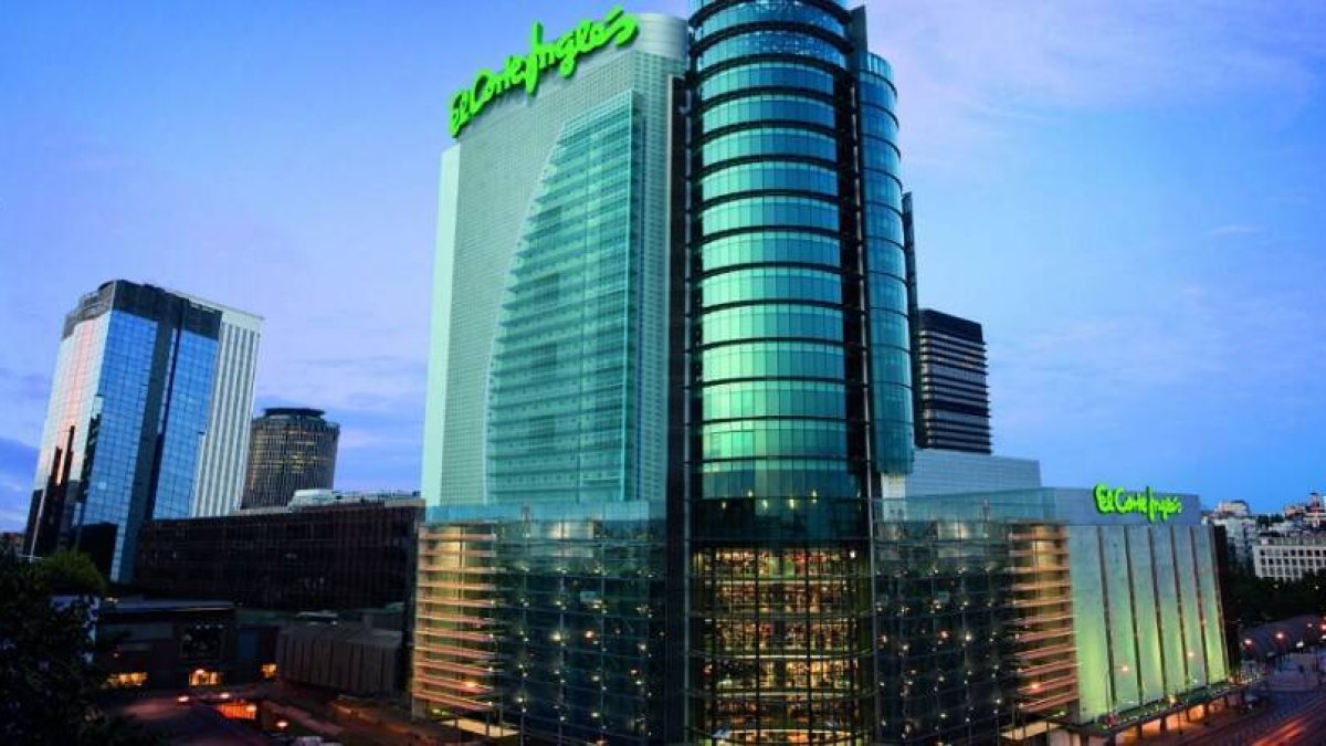 La junta de El Corte Inglés aprueba absorber Sfera y la continuidad del consejo