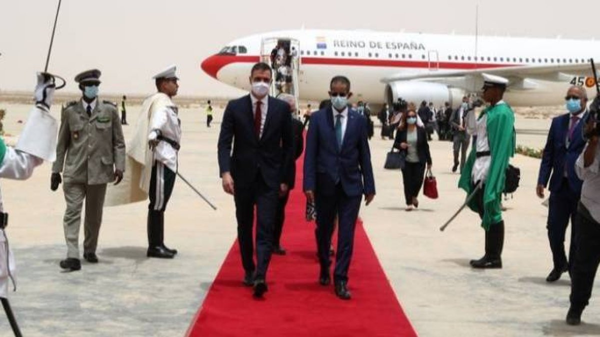Sánchez, este martes a su llegada a Mauritania.