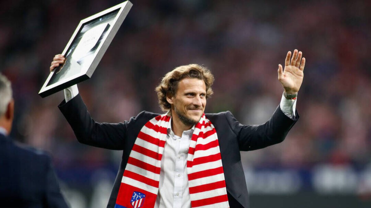 Diego Forlán fue homenajeado el pasado año en el Metropolitano.