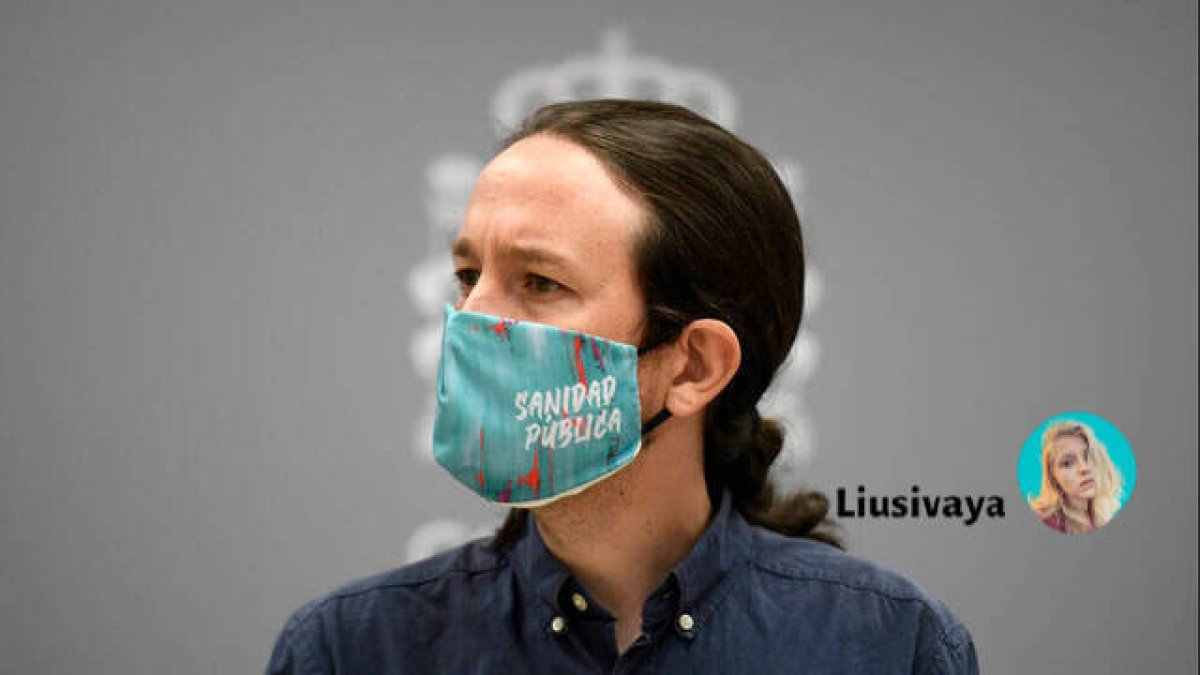 Iglesias luciendo mascarilla de la Sanidad pública.