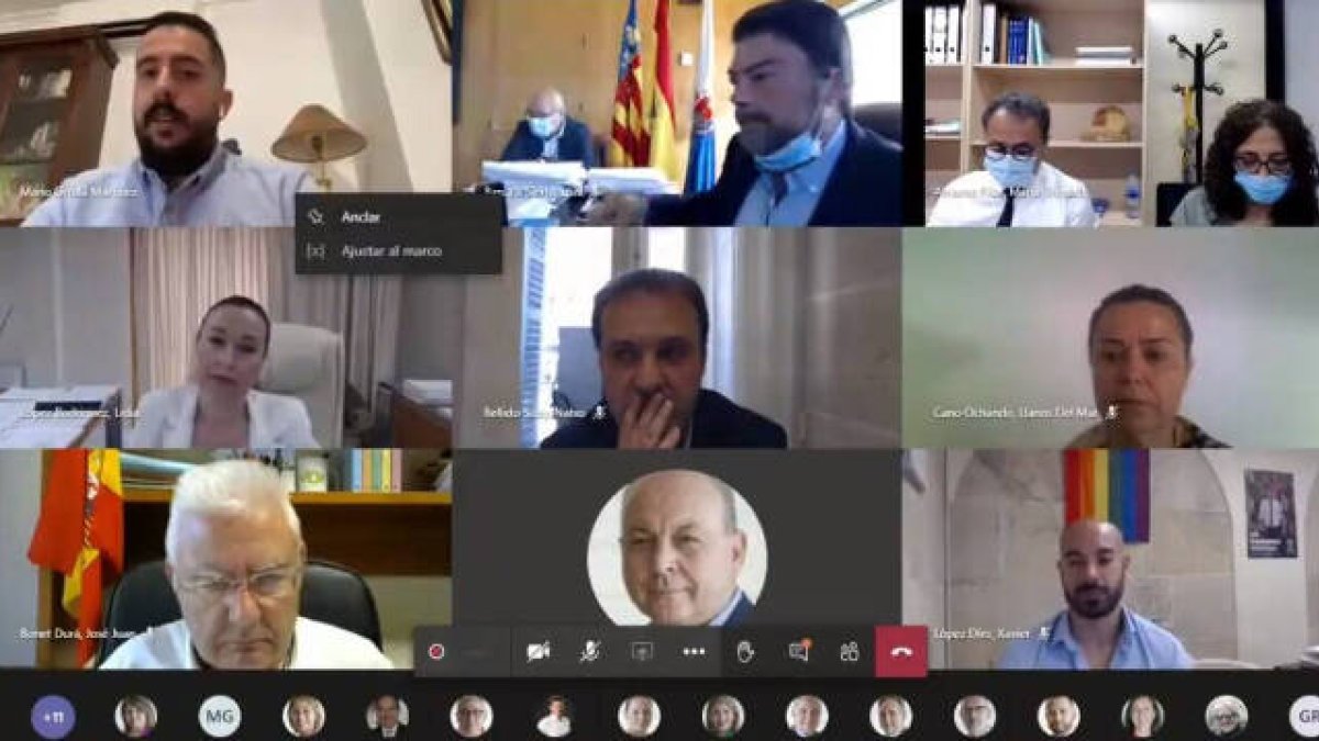 el Servicio de Prevención de Riesgos Laborales aconseja que, de momento, los plenos sean telemáticos