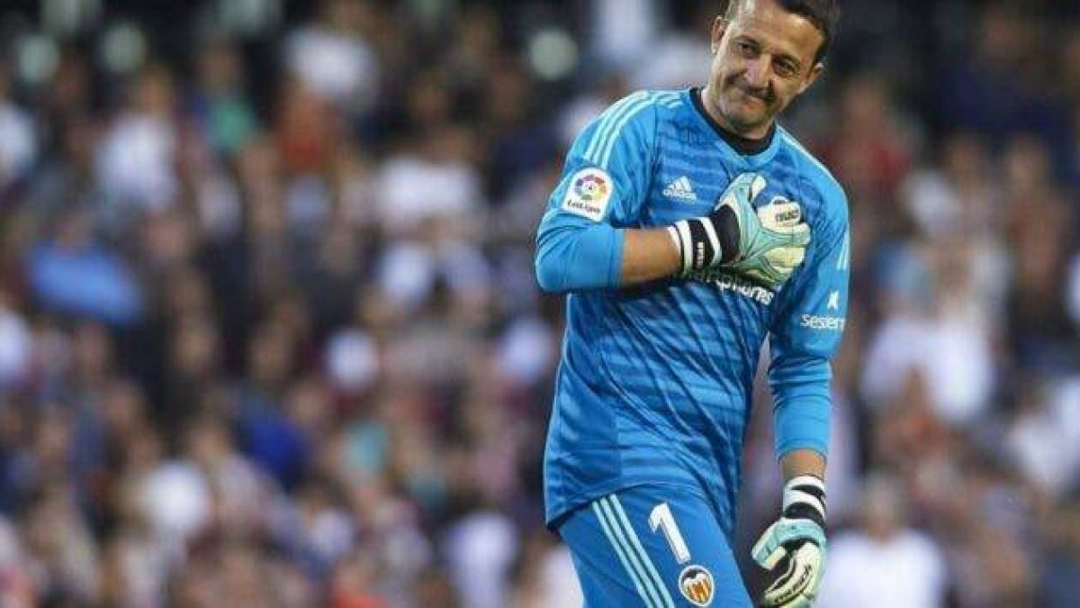 Esperpéntico Valencia: César, humillado, dimite como director deportivo