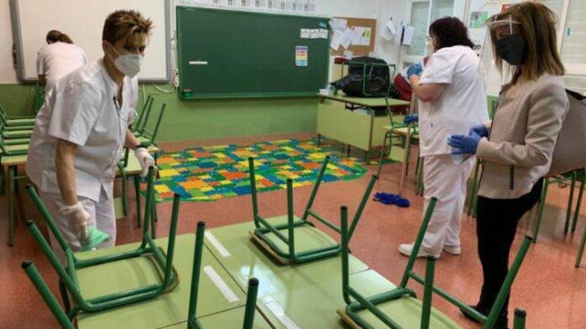 El Grupo Socialista defiende que el personal de limpieza conoce bien los centros, la maquinaria y las horas que hay que emplear