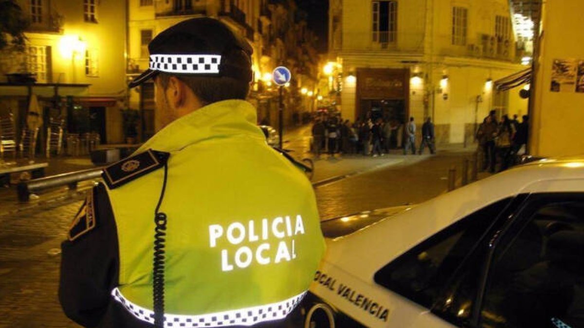 Dos mascarillas semanales y sin PCR: más contagios en la Policía de Valencia