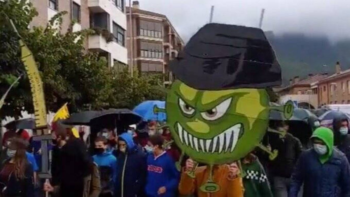 Imagen de la marcha de Alsasua contra la Guardia Civil.