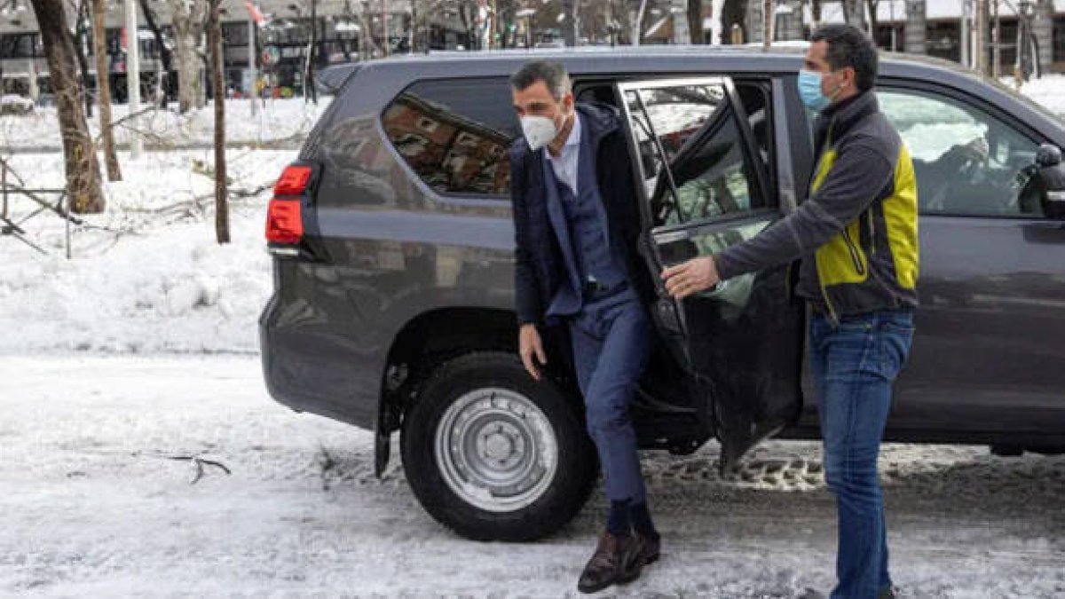 Sánchez cambió el domingo su Audi A-8 por un todoterreno Toyota Land Cruiser.