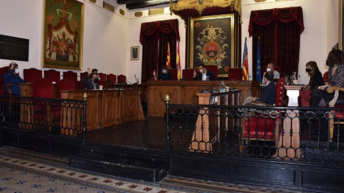 Un momento del pleno extraordinaroio donde se han aprobado las cuentas de 2021 en Elche