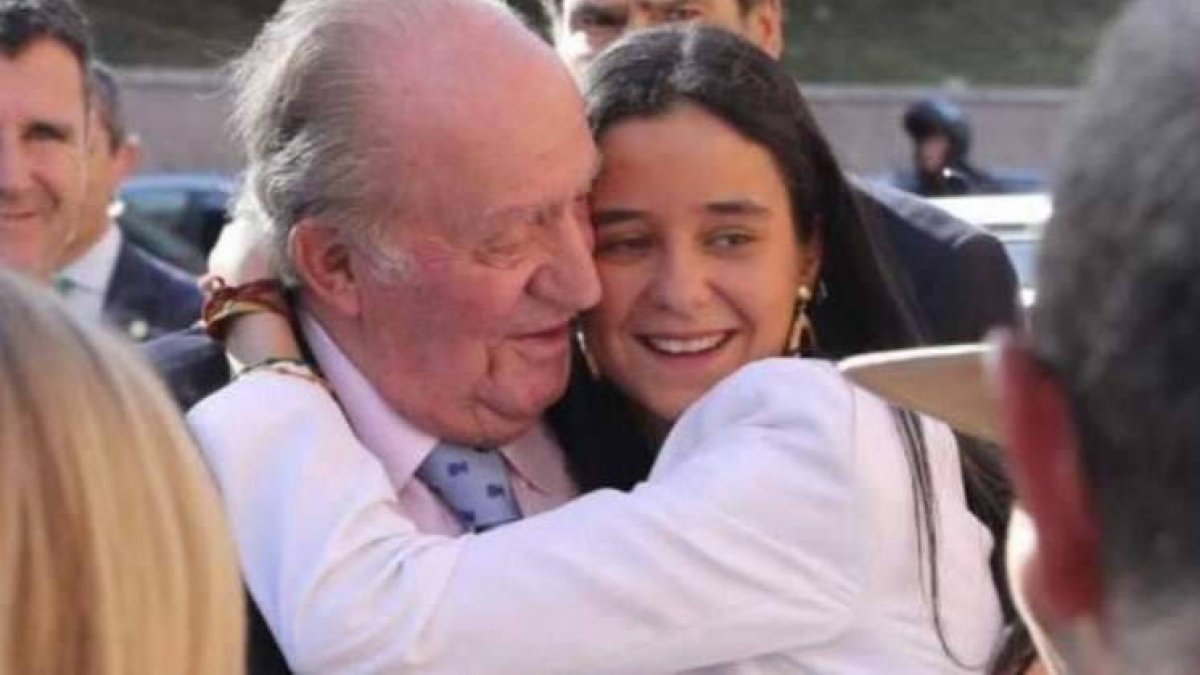 Don Juan Carlos y su nieta Victoria Federica.