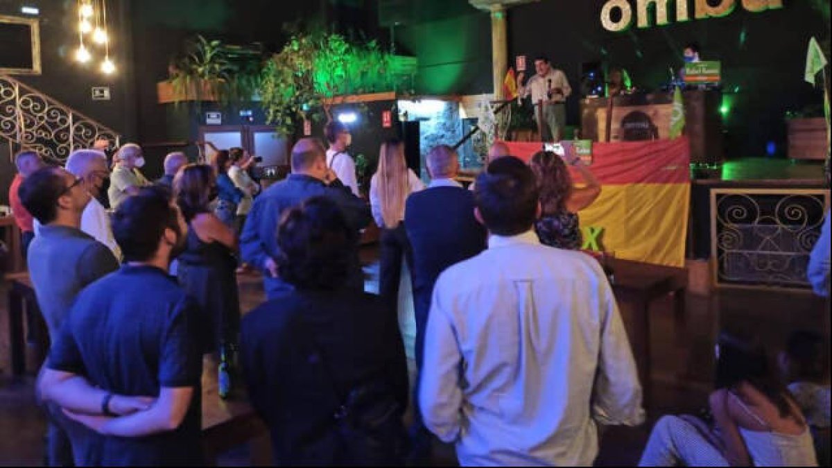 Un momento de la fiesta de presentación celebrada por Rafael Ramos en Elche