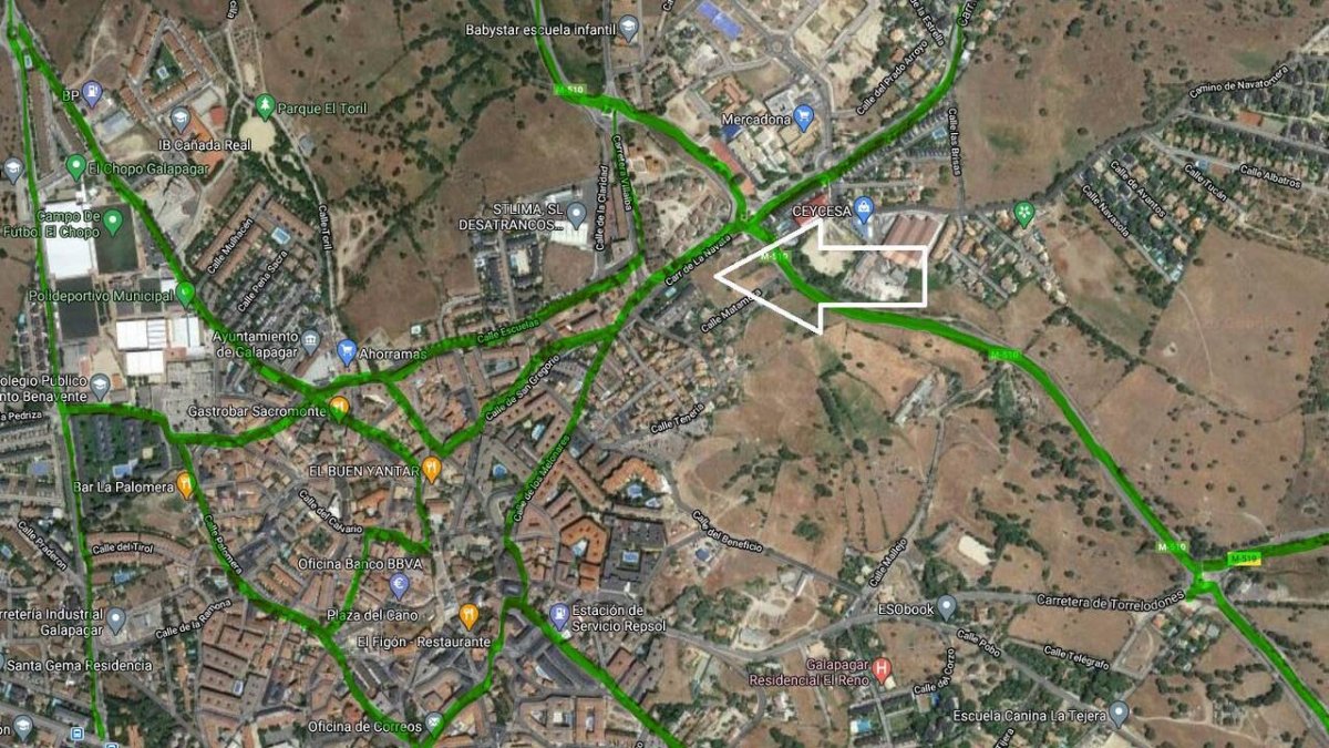 La carretera que conduce a La Navata fue limpiada el mismo sábado, en cuanto dejó de nevar.