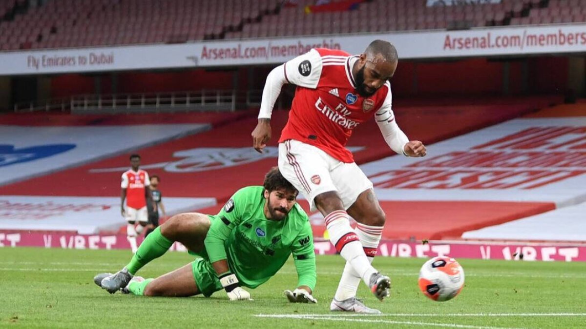 Lacazette, en un partido reciente con el Arsenal.