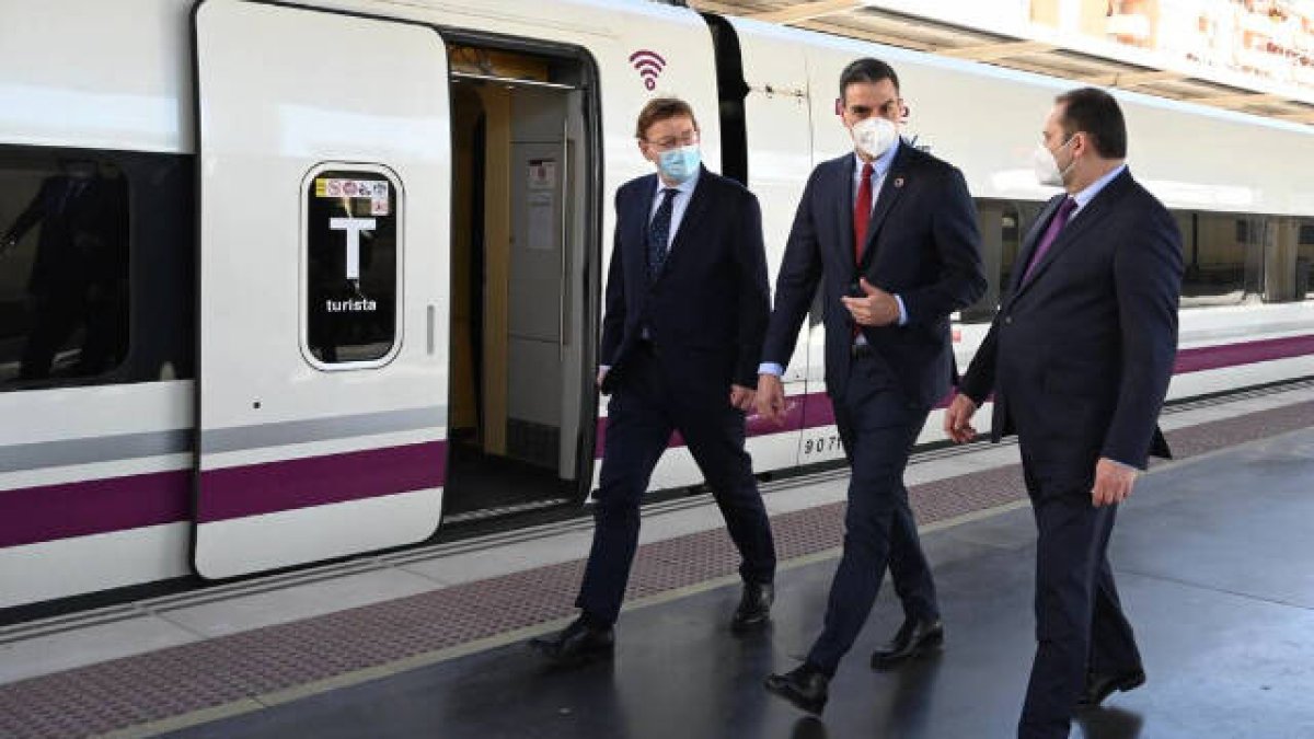Embajada: Sánchez, el Rey