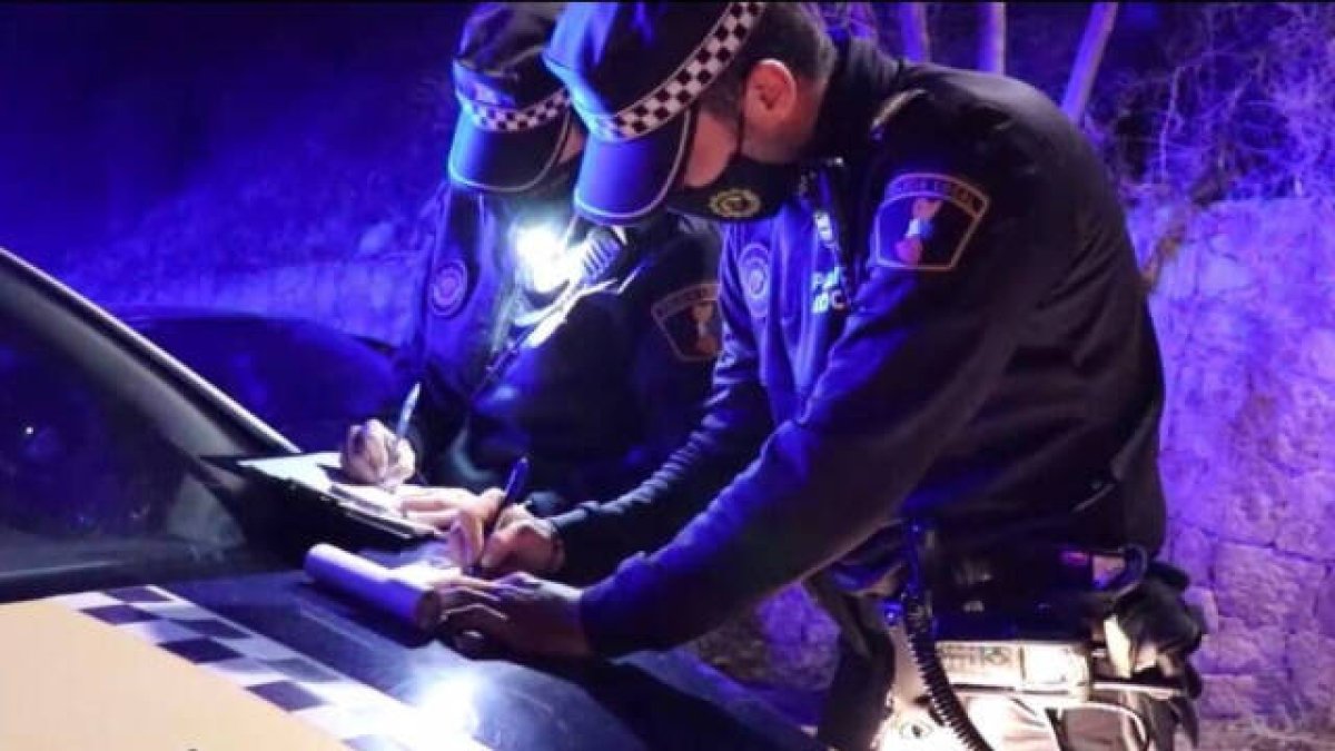 La policía Local de Alicante despliega el fin de semana las unidades Fox, Goir y el servicio Nocturno, para perseguir infracciones del Toque de queda