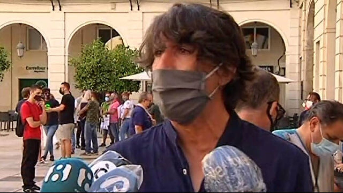 Javier Galdeano reclama a Ayuntamiento y Generalitat una solución para los hosteleros / FOTO: O. Avellán