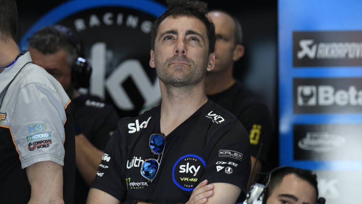 Pablo Nieto, en el box de su equipo en el Gran Premio de Catar.