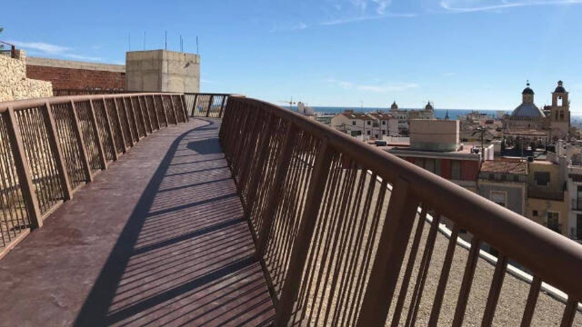 Pasarela de acceso al barrio de Santa Cruz de Alicante