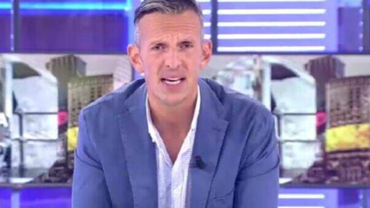 Joaquín Prat quejándose de que los políticos se vayan de vacaciones.