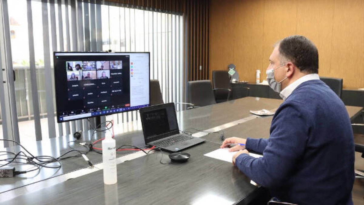 Salvador Aguilella, concejal de Hacienda y Empleo, convoca a todas las gestorías y asesorías fiscales de Onda.