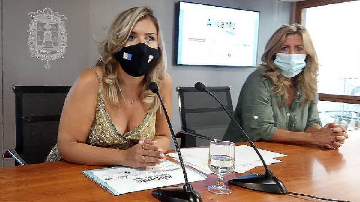 Mª Carmen Sánchez durante la presentación de las actividaes del Día Mundial del Turismo / FOTO: O. Avellán