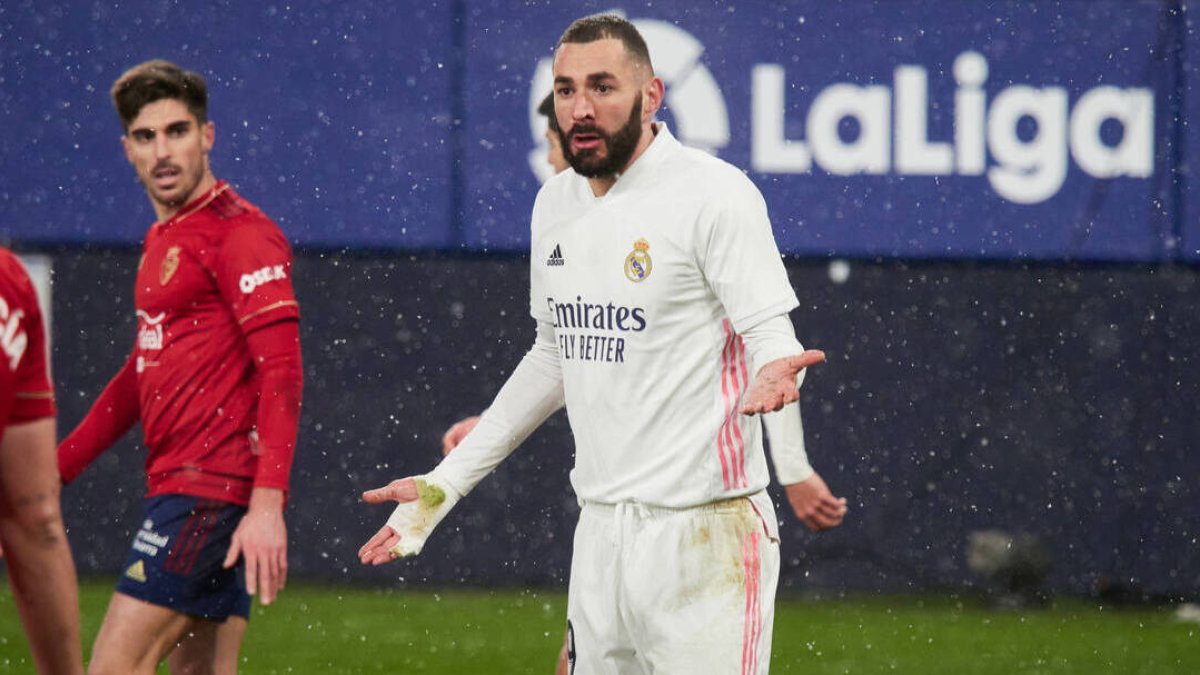 Benzema, con la camiseta del Madrid, en el partido que disputó el pasado sábado ante Osasuna.