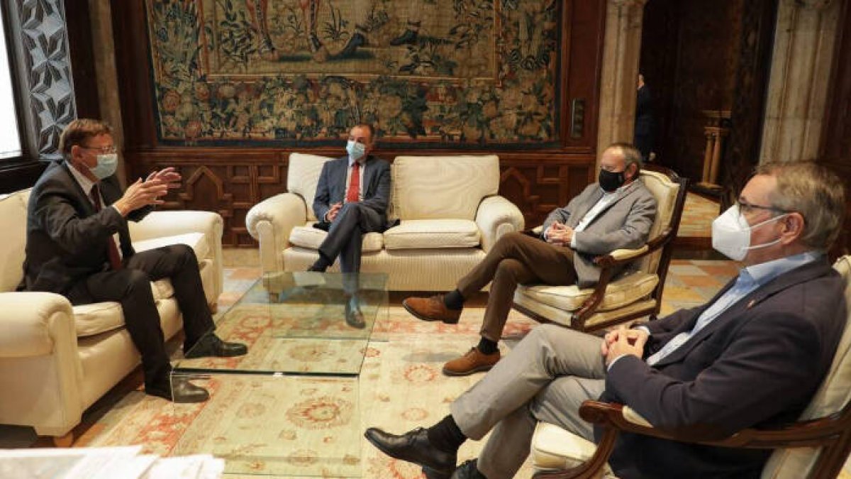 La reunión de hoy en la que Puig ha anticipado la medida a sus tres interlocutores habituales durante esta pandemia