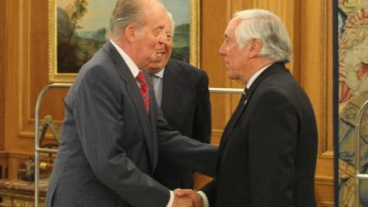 El Rey Juan Carlos con Espinosa de los Monteros.