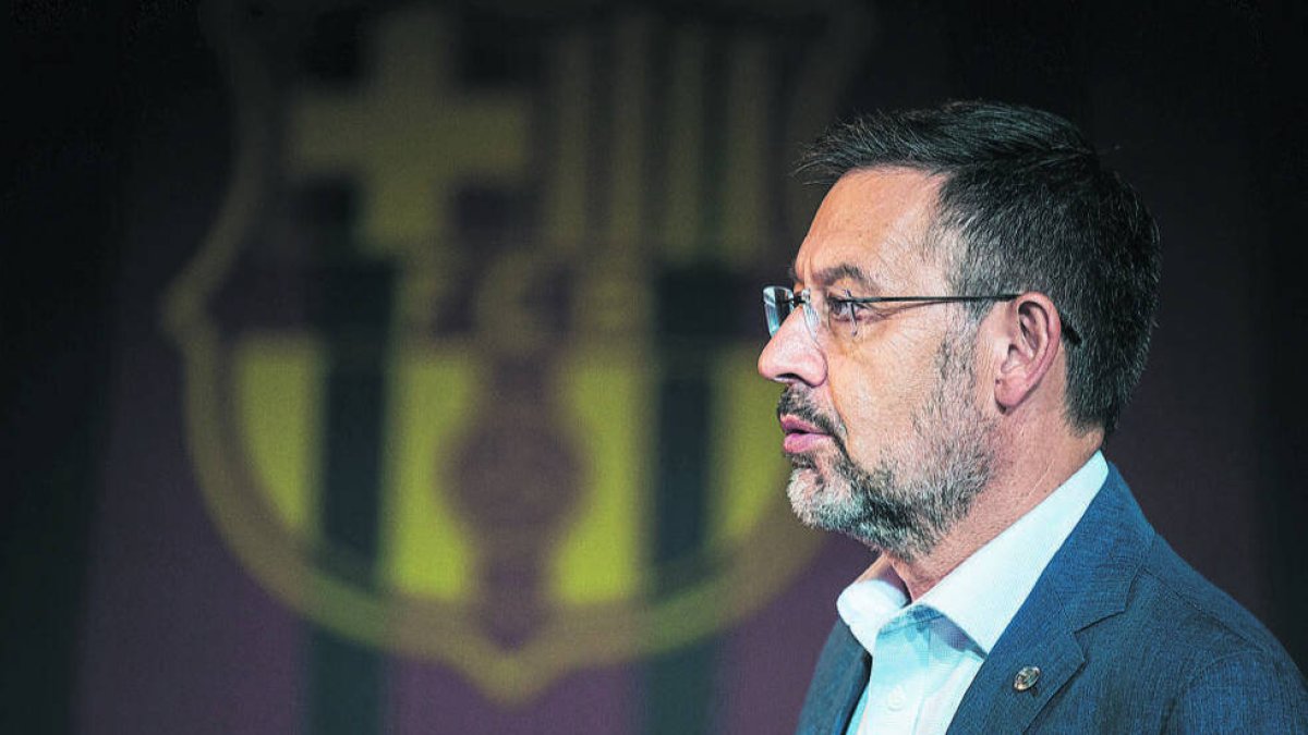 La jueza deja a Bartomeu en libertad con cargos y no imputa al Barça