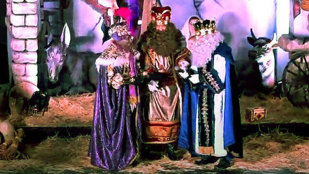 Melchor, Gaspar y Baltasar en Alicante la noche del 5 de enero de este año / FOTO: de archivo
