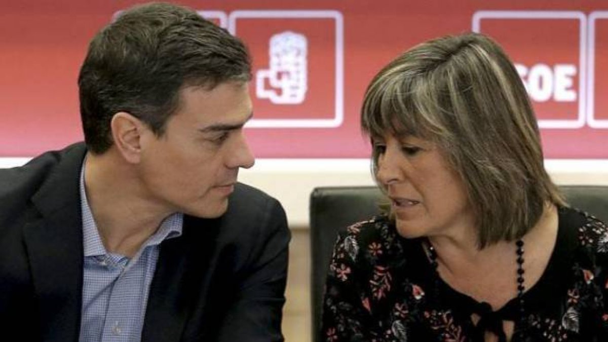 Pedro Sánchez y la presidenta del PSC y miembro de la Ejecutiva Federal, Nuría Marín.