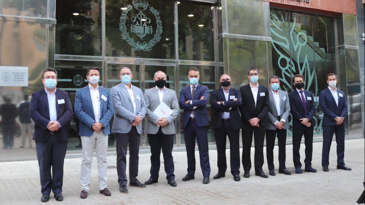 De izquierda a derecha; Javier Heredia, Mario Serrano, Jorge Gramage, Salvador Puigdengolas, Sergio Gordillo, Roberto Gregorio, Manuel Selma, Joaquín Lancis, Esteban Azcuénaga y Jeremy Palacio.