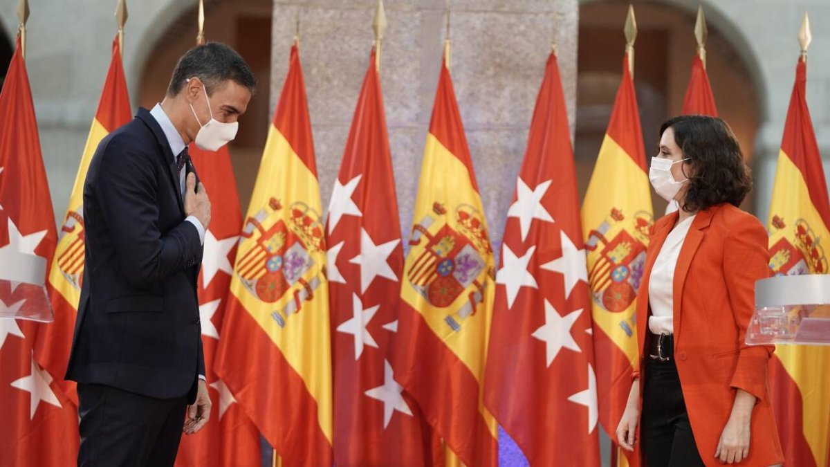 Veinticuatro banderas y una constante felonía