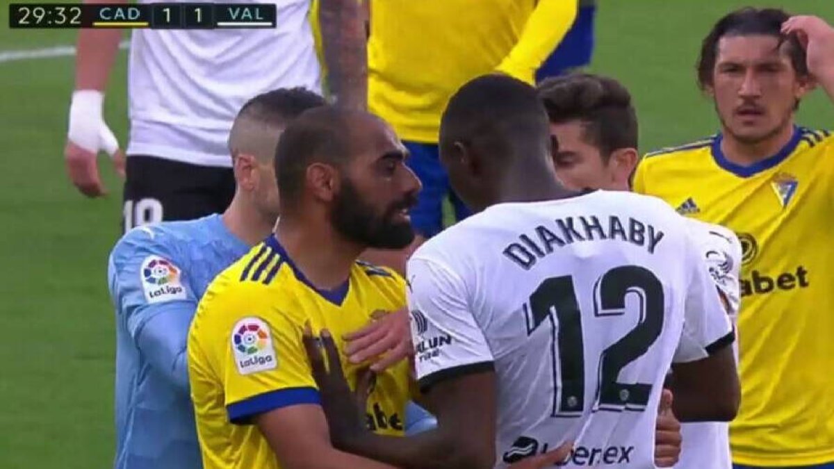 El Valencia abandona Carranza durante 20 minutos por presunto insulto racista