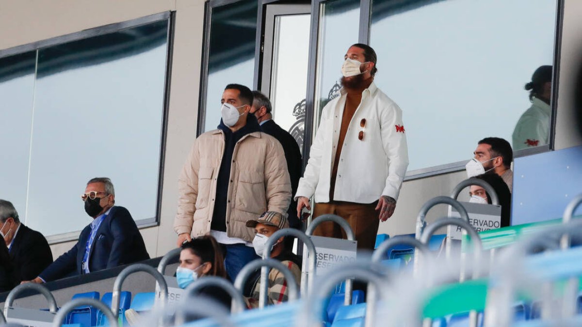 Sergio Ramos, en la grada del Di Stéfano, su habitual lugar en los últimos partidos; y en los próximos.