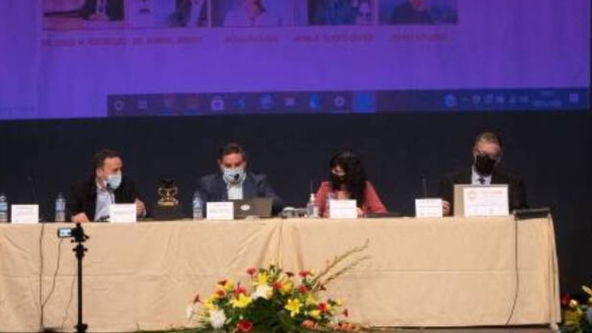 Mesa titulada Foro Prensa Escrita/digital como epicentro de difusión, en la que ha participado Héctor González, colaborador de EsdiarioCV