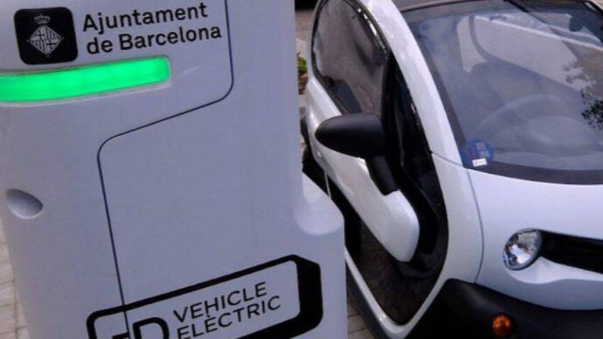 Colau deja de apoyar la movilidad eléctrica