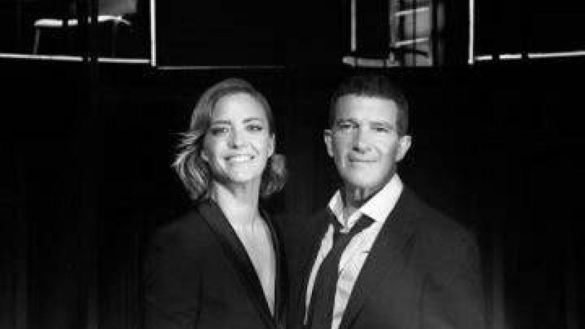 Antonio Banderas y Maria Casado mano a mano en Amazon Prime Video con sus ‘Escenas en blanco y negro’