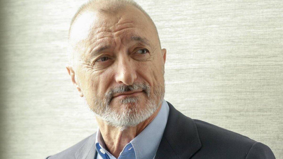 El escritor Arturo Pérez Reverte